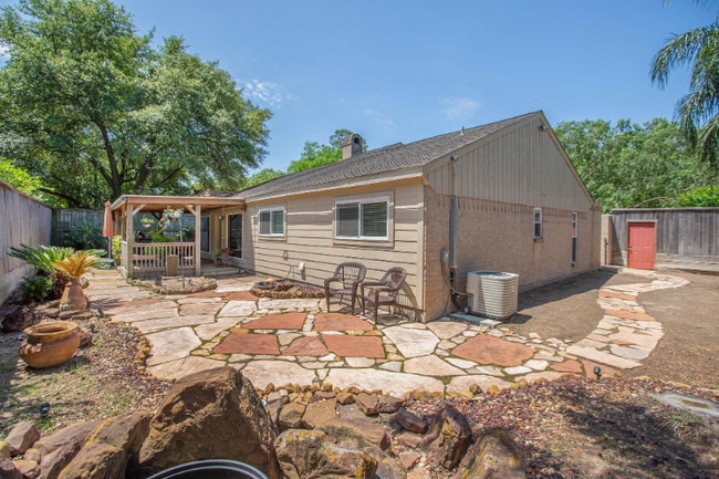 Building Photo - 2303 Silver Sage Dr