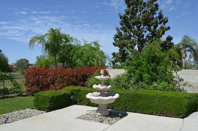 Foto del edificio - Spacious Riverlakes Golf Course Home with Pool, Spa & 3-Car Garage