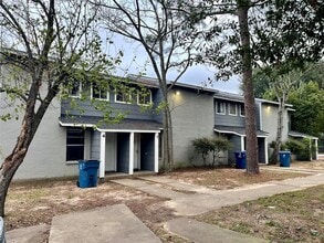 Building Photo - 702 Hargest St