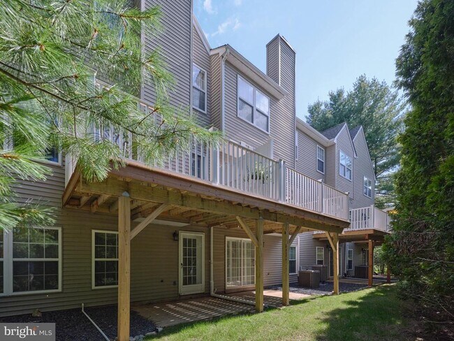 Foto del edificio - 235 Gatehouse Cir