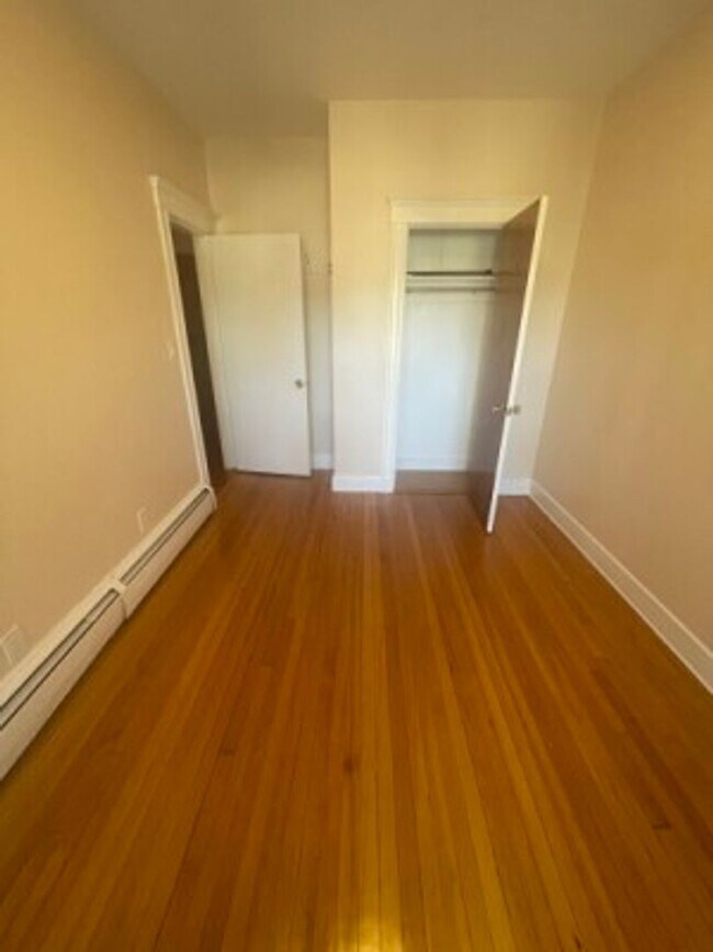 Foto del edificio - Brookline 2 bedroom apartment - H&HW Included - Close to Trains - NO BROKER FEE