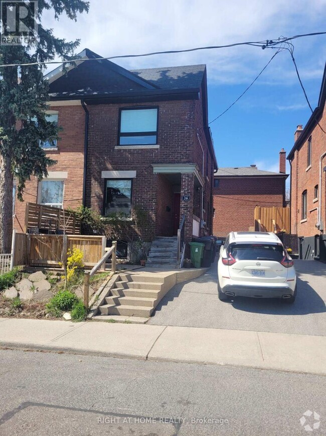 Building Photo - 246 Rosemount Ave