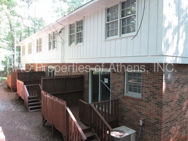 Building Photo - 111 Highland Park Dr