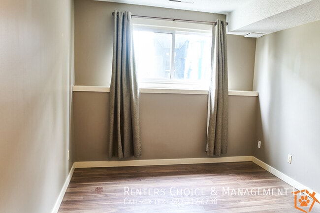 Building Photo - Pet Friendly Townhouse, No Lawn Care Respo...