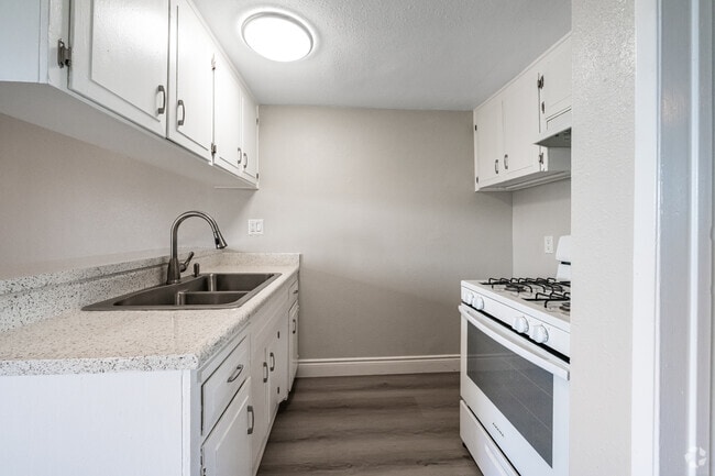 1 habitación, 1 baño - 440 pies cuadrados - Cocina - South Pointe Apts