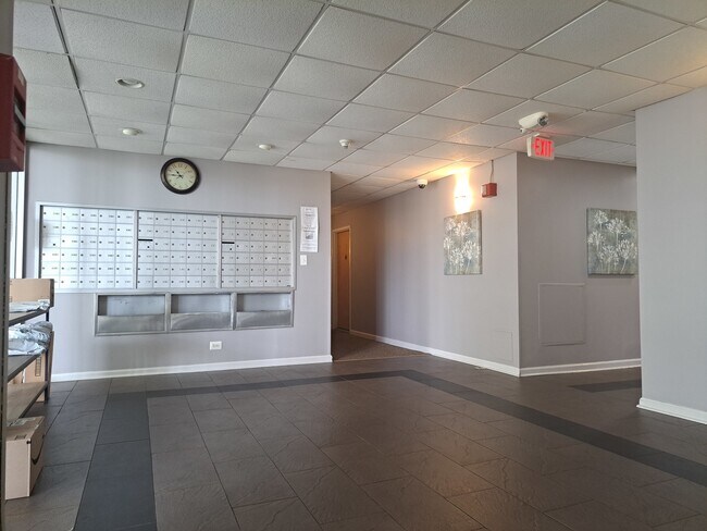 Building Photo - 9009 W Golf Rd