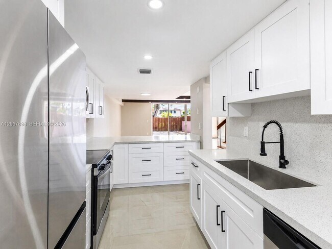 Building Photo - 14124 Kendale Lakes Cir