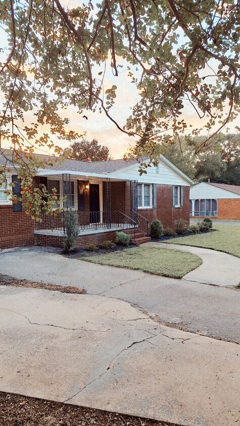 Primary Photo - 207 Ivy Dr