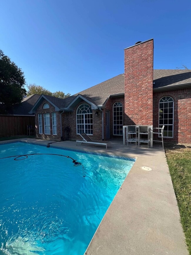 Building Photo - 1915 Paloma Way