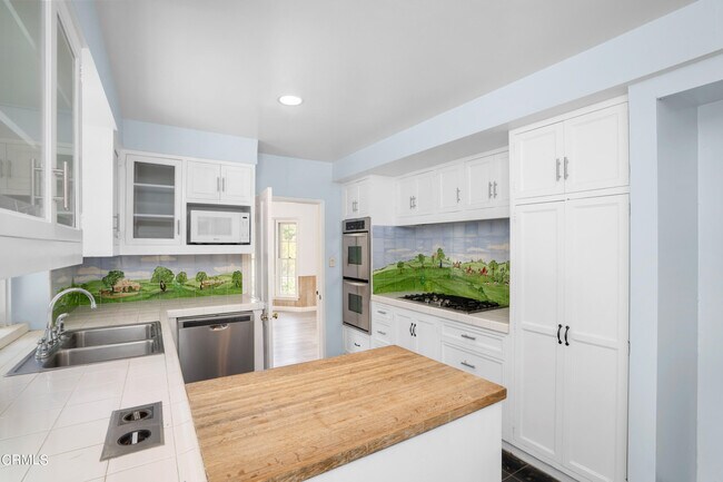 Building Photo - 12060 Laurel Terrace Dr