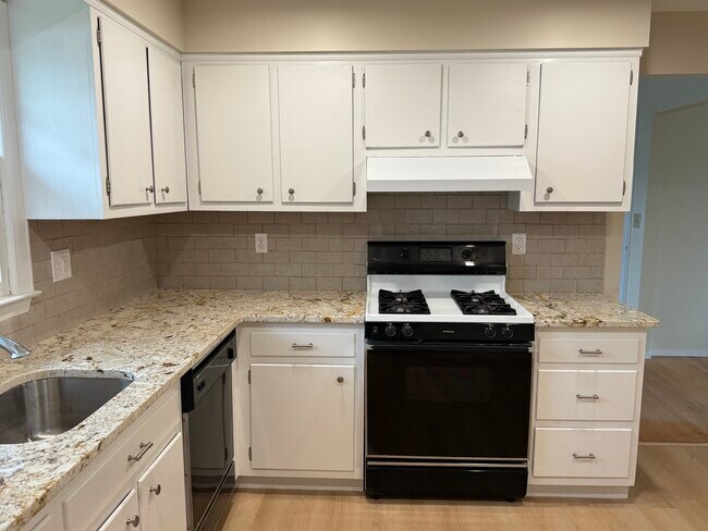 Building Photo - 60 Red Coach Dr