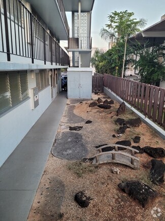 Building Photo - 1526 Kewalo St