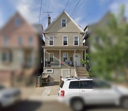 Building Photo - 217 John St