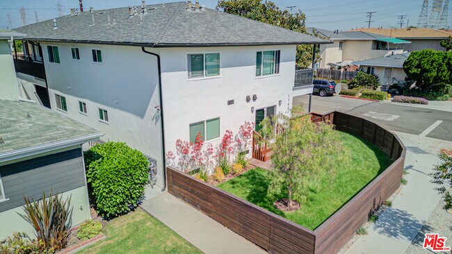 Foto del edificio - 17901 Crenshaw Blvd