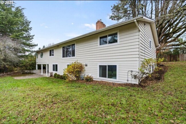 Building Photo - 17350 SW Bany Rd