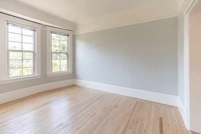 Foto del edificio - 632 N Claremont St
