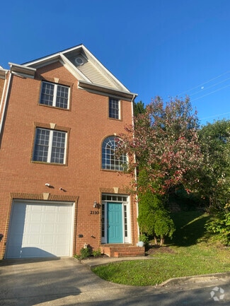 Building Photo - 2110 Caroline St