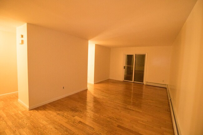 Building Photo - 45 Coit St