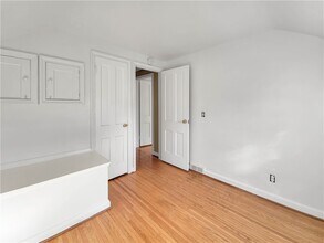 Building Photo - 54 Westmoreland Dr