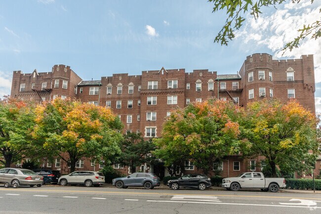 Foto del edificio - 100 Avenue P