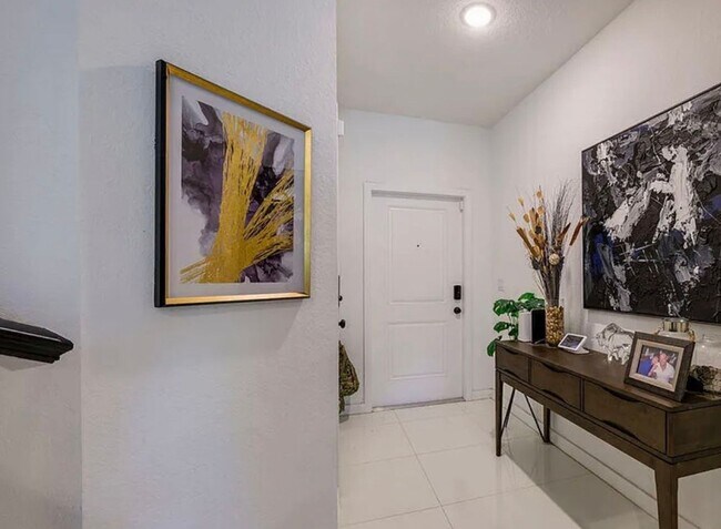 Foto del edificio - 3 Bedroom 2.5 Bathroom Townhome with 2 Car...
