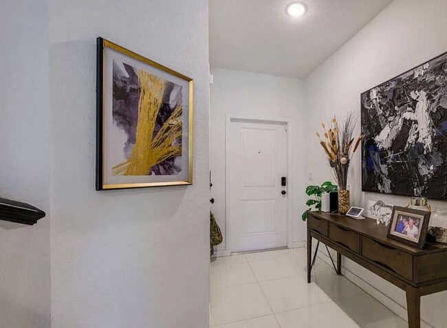 Photo - 3 Bedroom 2.5 Bathroom Townhome with 2 Car...