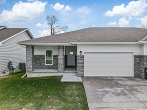 Building Photo - 4461 Lower Beaver Rd