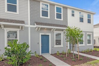 Building Photo - 3221 Skyline Lp