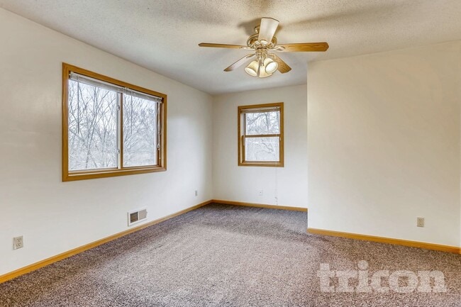 Building Photo - 2144 Sherwood Ave