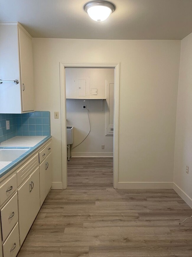 Building Photo - 612-614 State St