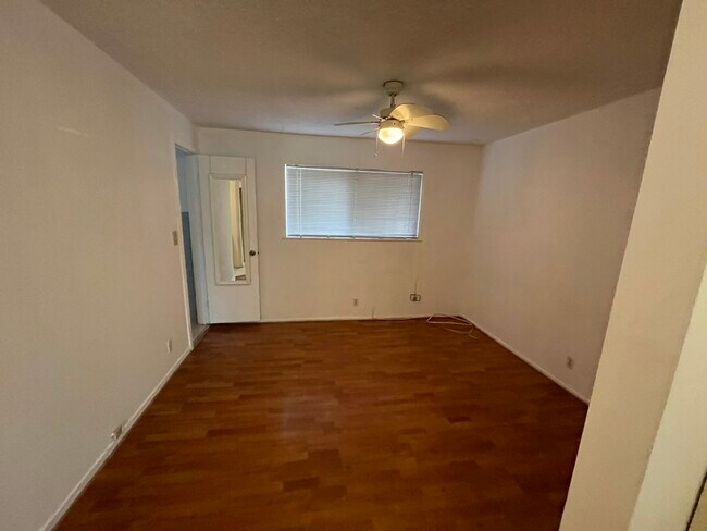 Building Photo - 377 Douglas St