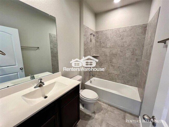 Building Photo - Immediate Move in Ready!!