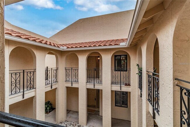 Foto del edificio - 6330 Grand Bahama Cir