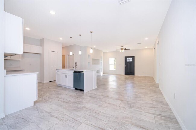 Building Photo - 600 Rosaro Ct
