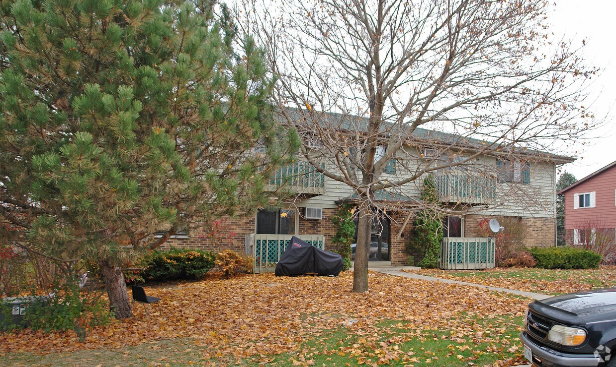 Building Photo - 654 Foxtree Cir