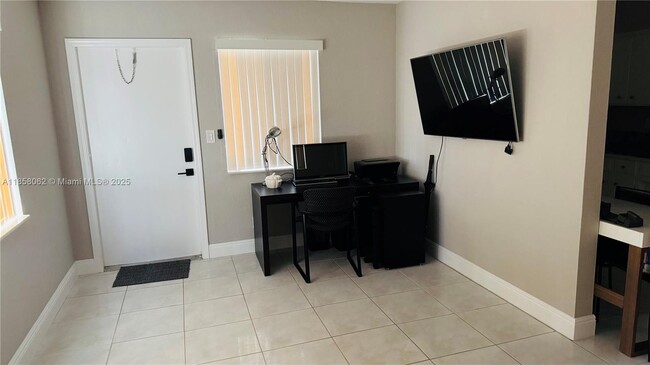 Building Photo - 1015 W Las Olas Blvd