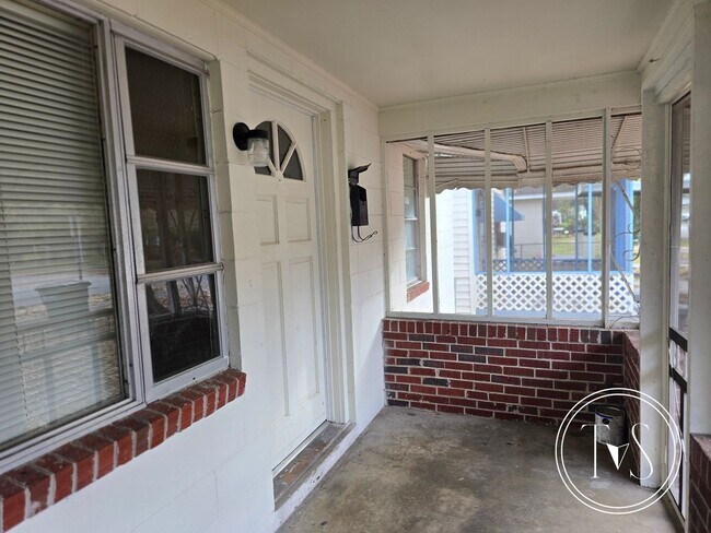 Foto del edificio - MOVE-IN READY NOW!