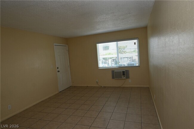 Foto del edificio - 3021 E Carey Ave
