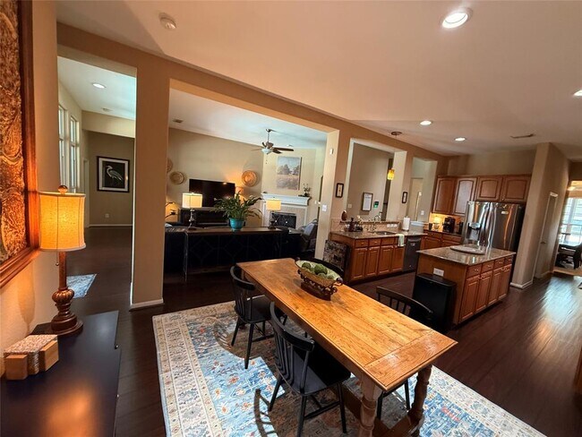 Foto del edificio - 5310 Tulip Glen Ct