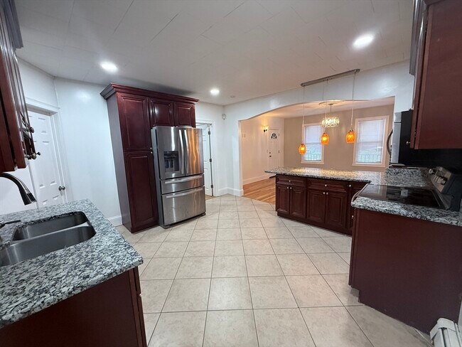 Building Photo - 1433 River St