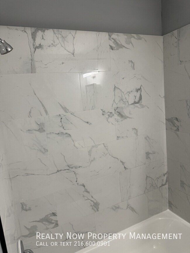 Foto del edificio - 2054 W 98th St