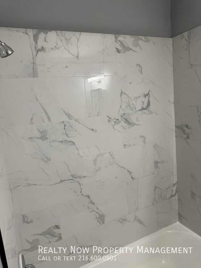 Building Photo - 2054 W 98th St