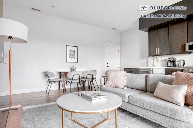 Foto del edificio - 2034 N Avondale Ave