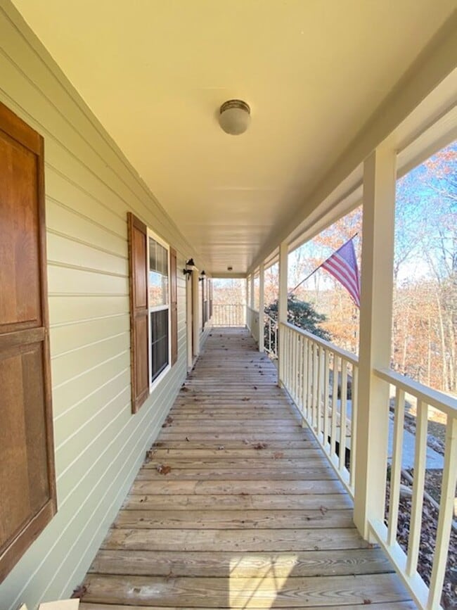 Building Photo - 4 bedroom 3.5 bath house