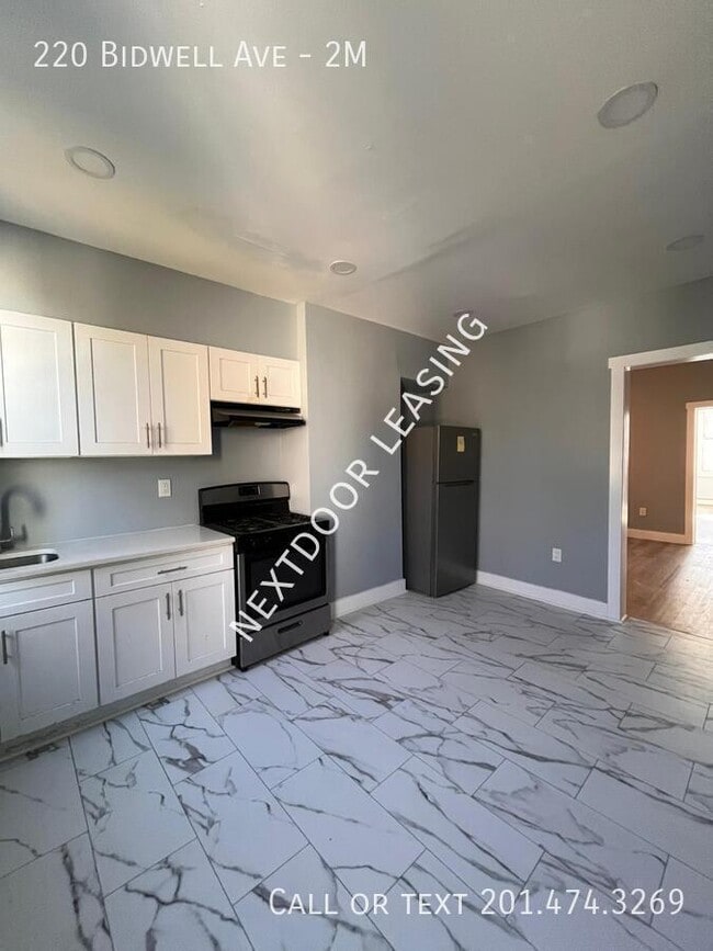 Foto del edificio - 220 Bidwell Ave