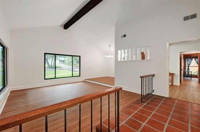 Foto del edificio - 4007 Vineland Dr