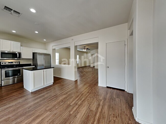 Foto del edificio - 12930 W Clarendon Ave