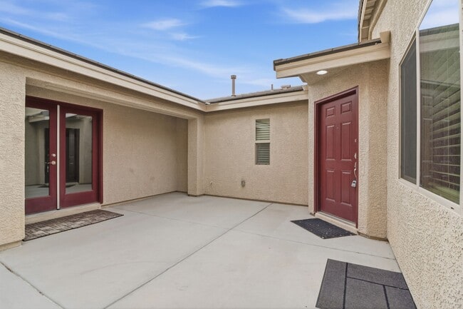 Foto del edificio - SW!!! Casita!!!! Single Story!!! 4 Bedrooms!!! Gated!!! End or Cut De Sac!!! Community green area...