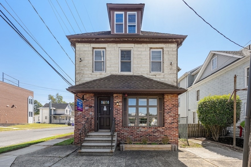 Foto principal - 688 N Broad St