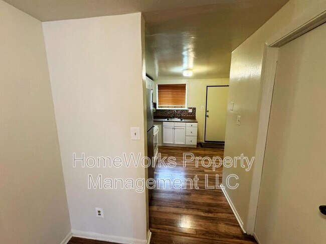 Building Photo - 1130 Shields Pl